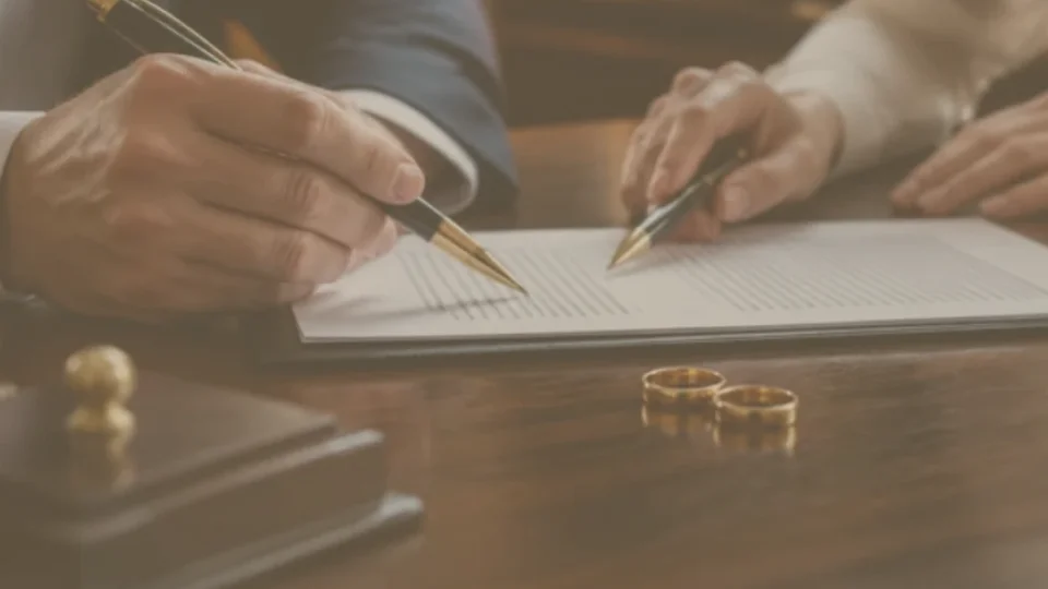 Divorce settlement agreement، closing the file — Communication and professional fit